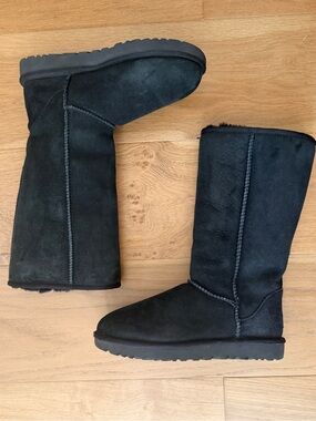 UGG Classic Tall II Shearling Boots Black Suede Pull-on Cozy Winter Aprés Ski 8